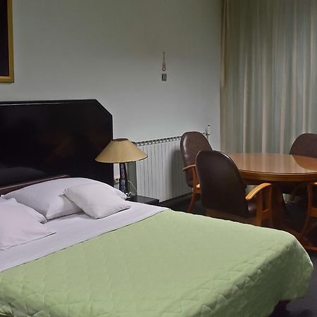סקופיה Hotel Tasino Cesmice מראה חיצוני תמונה